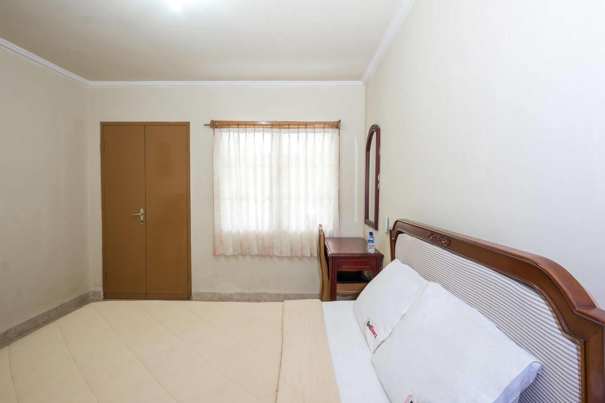 Reddoorz @ Cemara Sunrise Wisma tamu